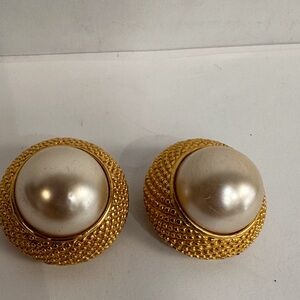 Elegant Gold and Pearl Earrings